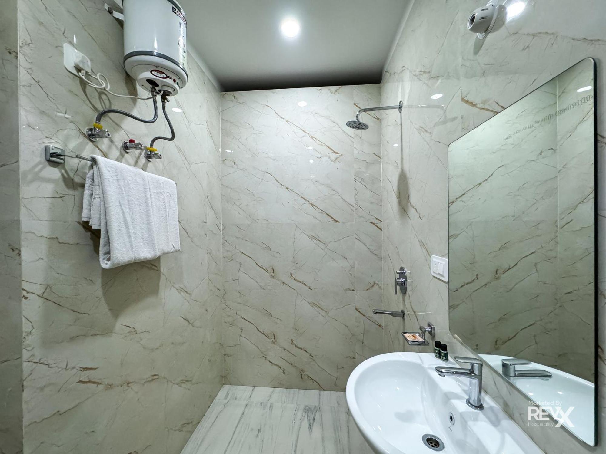 Guru Sadan A Luxe Stay Ayodhya Exterior photo