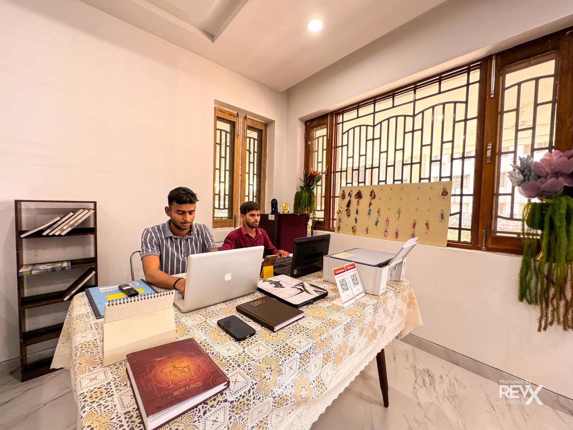 Guru Sadan A Luxe Stay Ayodhya Exterior photo