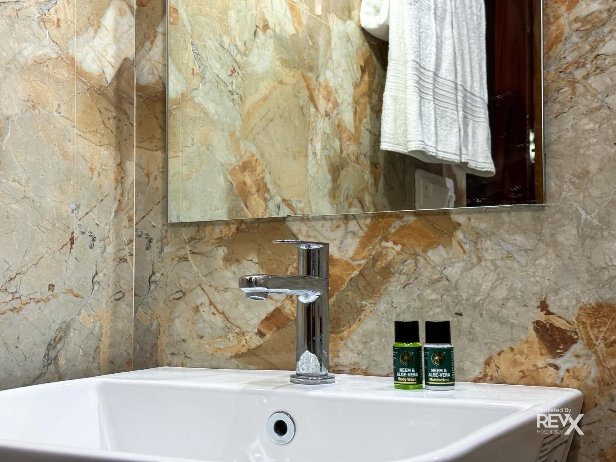 Guru Sadan A Luxe Stay Ayodhya Exterior photo